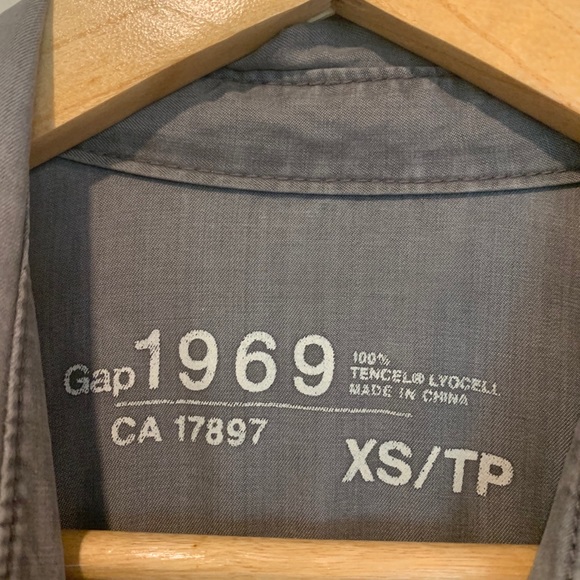 GAP 1969 100% Tencel Button Down - Picture 2 of 7
